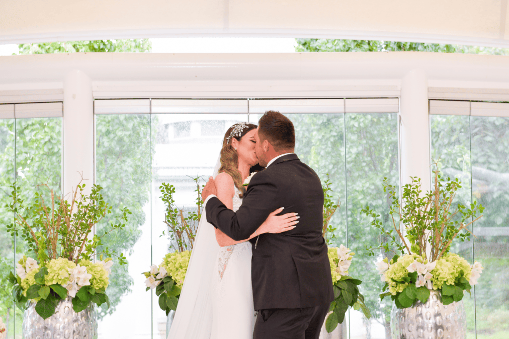 first kiss during wedding ceremony in Melbourne