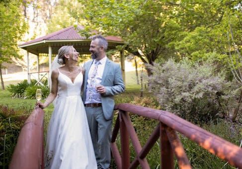 10 power couple wedding poses